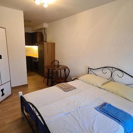 Mila Holiday Apartments Porec Bagian luar foto