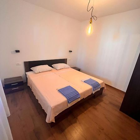 Mila Holiday Apartments Porec Bagian luar foto